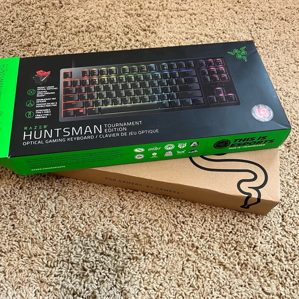 Razor huntsman tournament keyboard